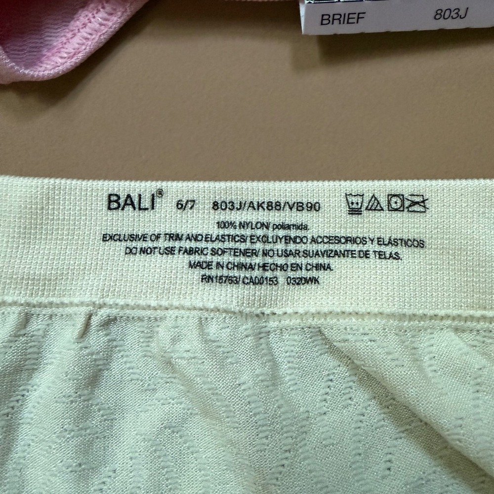 Bali Comfort Revolution Brief Panties 2 Pack Seamless Pink Cream Size 6/7 803J - Picture 6 of 7